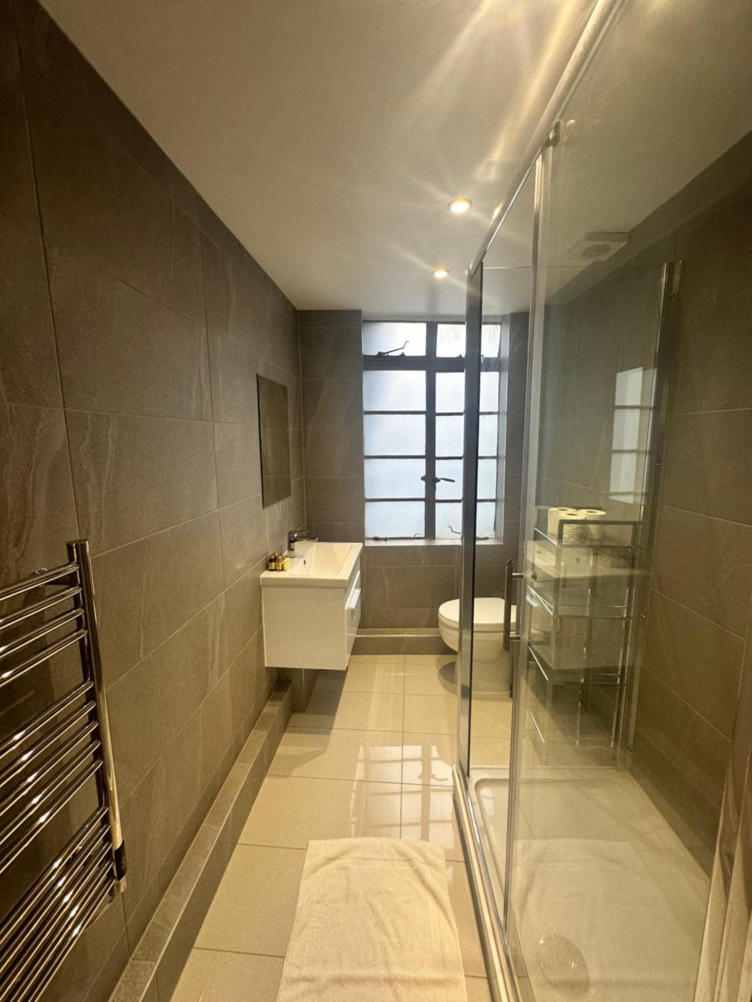 Goodge Street Apartment *