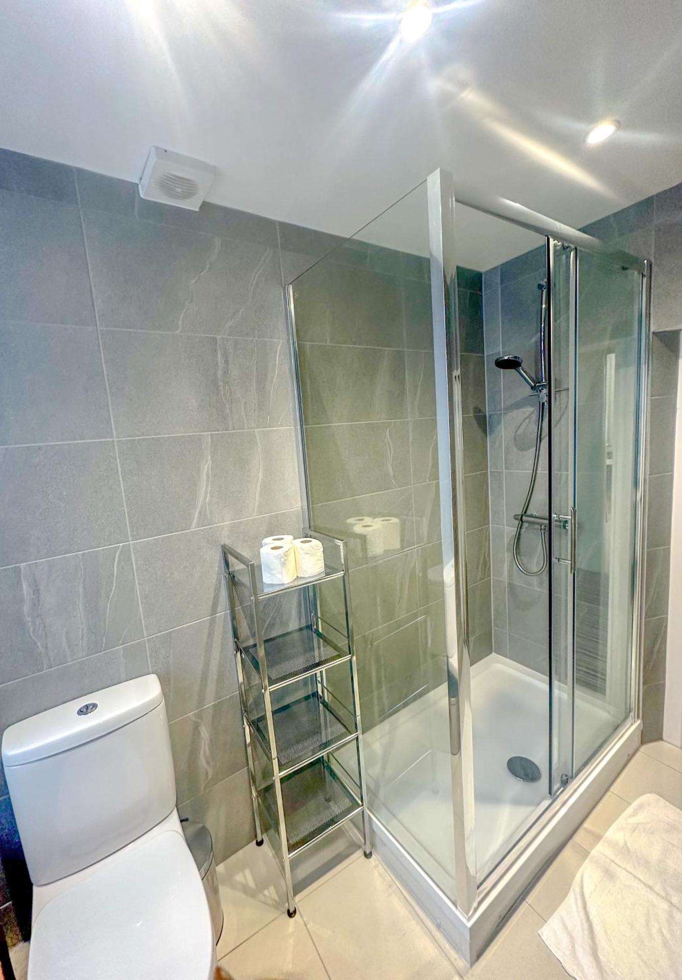 Goodge Street Apartment *